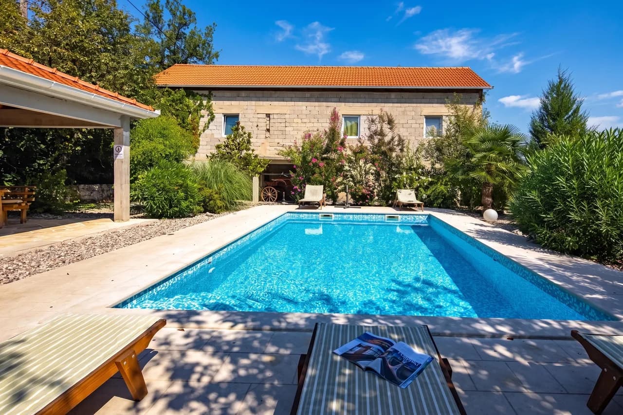 Tranquil Vacation Home with Pool in Imotski photo 2
