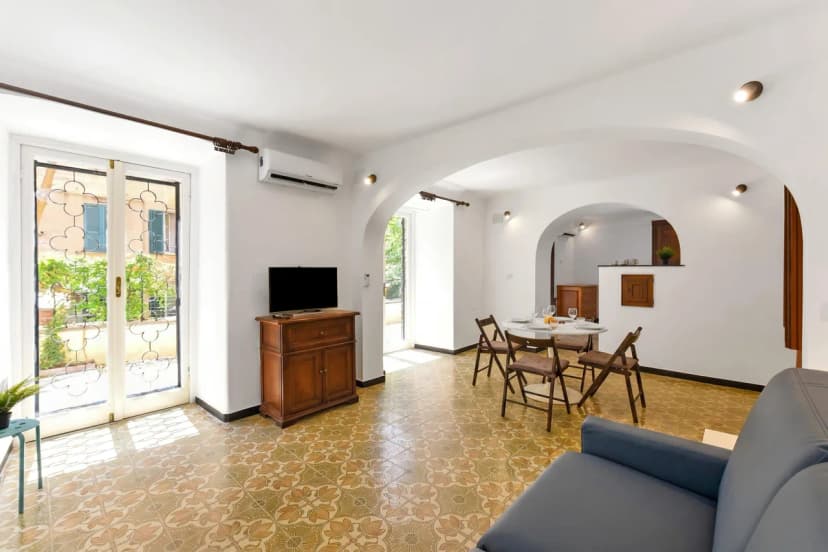 Maisonette Apartment with Outdoor Dining