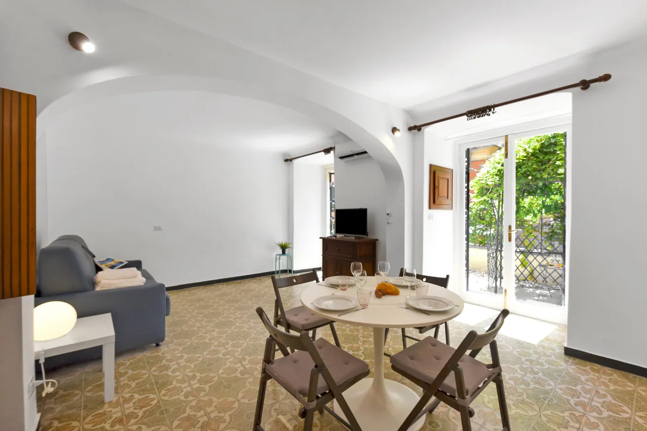 Maisonette Apartment with Outdoor Dining photo 3