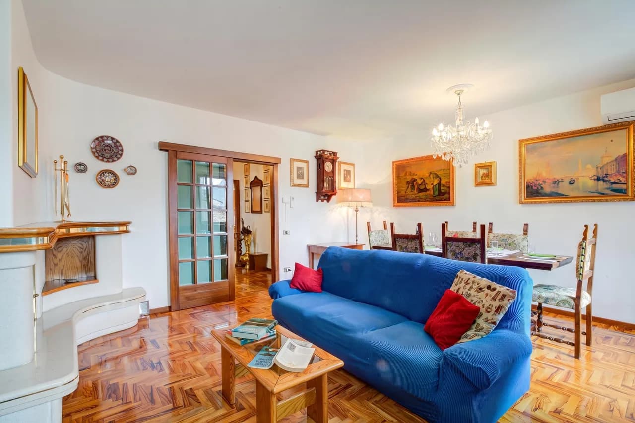 Lake Garda Home - 3BR with Balcony Views photo 3