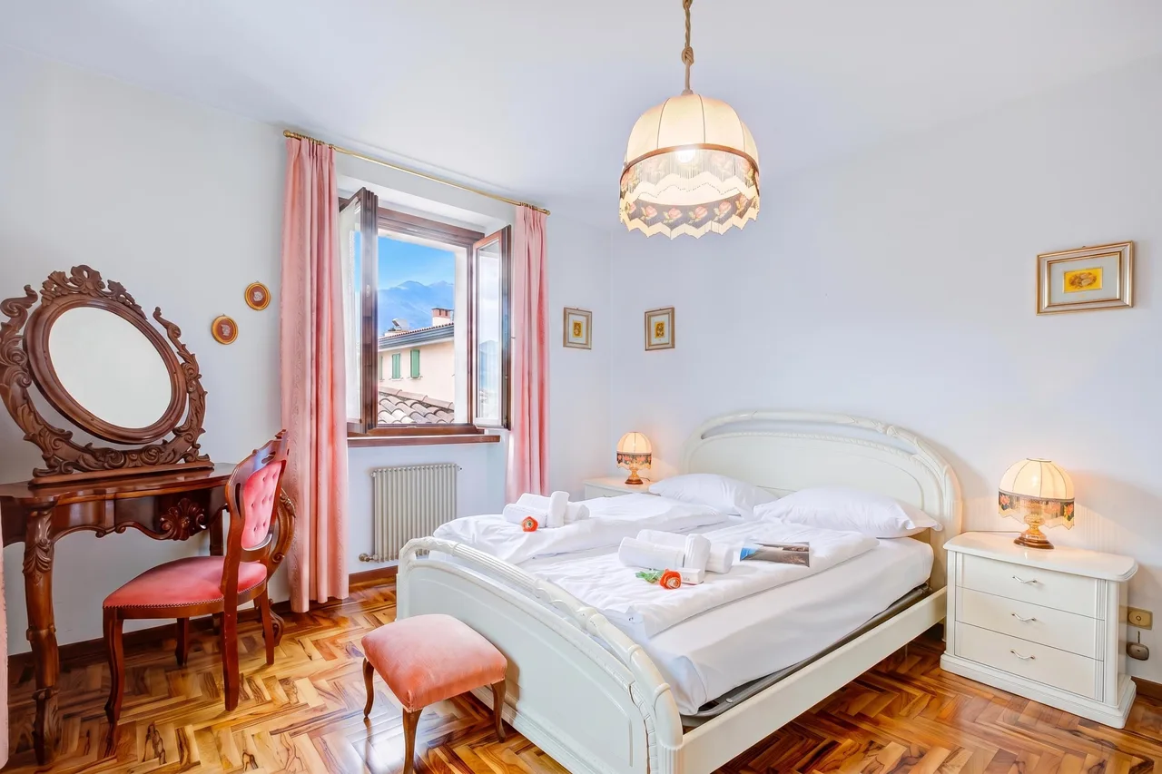 Lake Garda Home - 3BR with Balcony Views photo 5