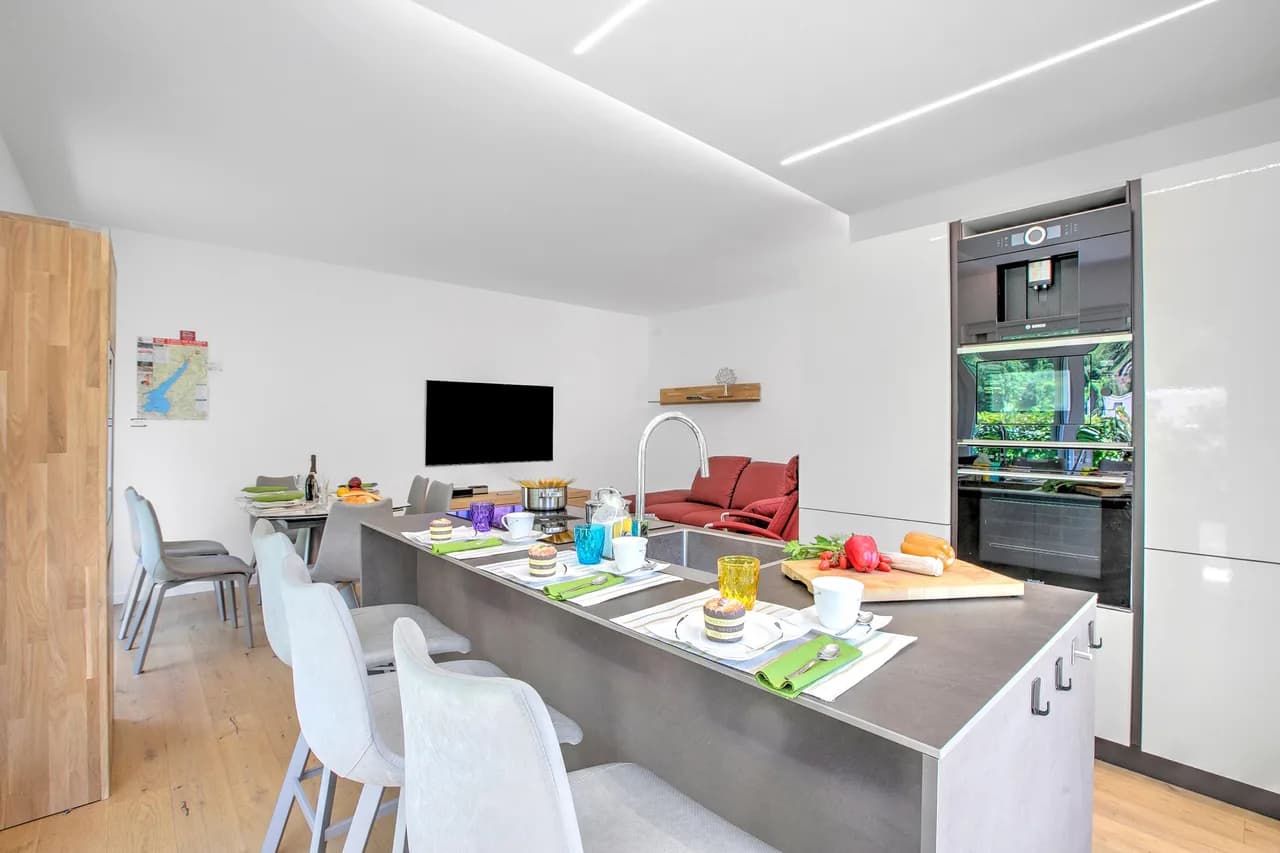 Charming Apartment with Private Garden in Riva del Garda photo 3