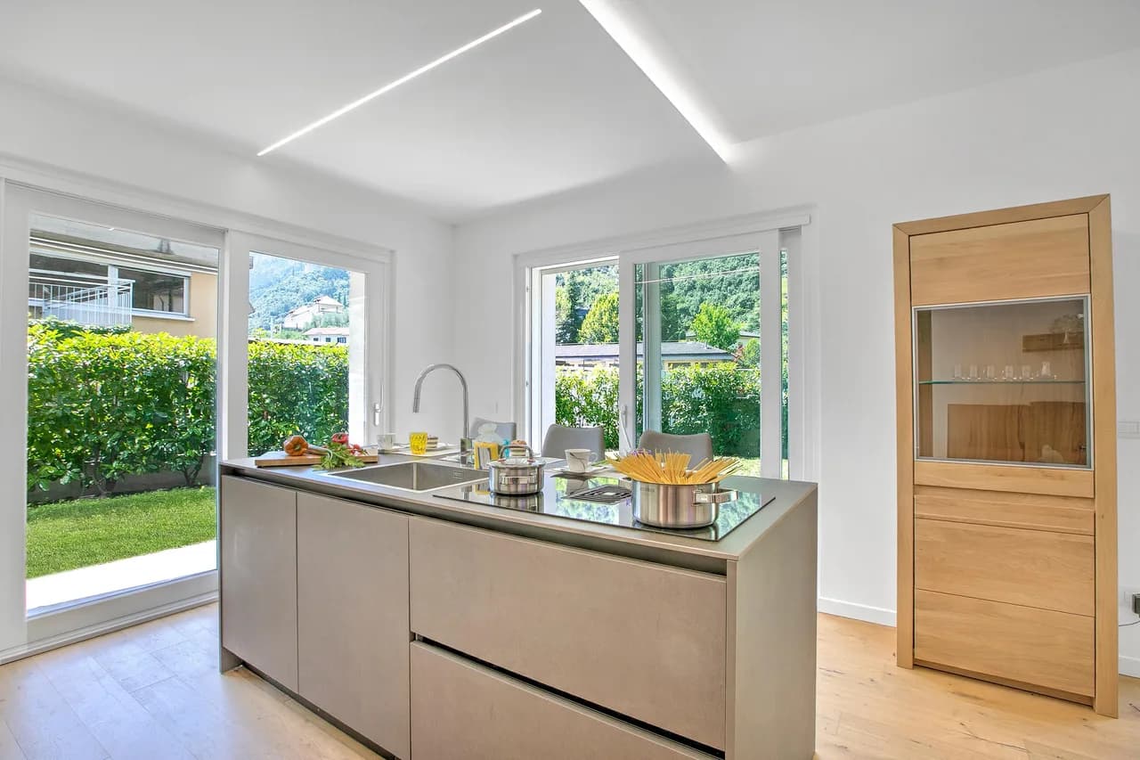 Charming Apartment with Private Garden in Riva del Garda photo 4