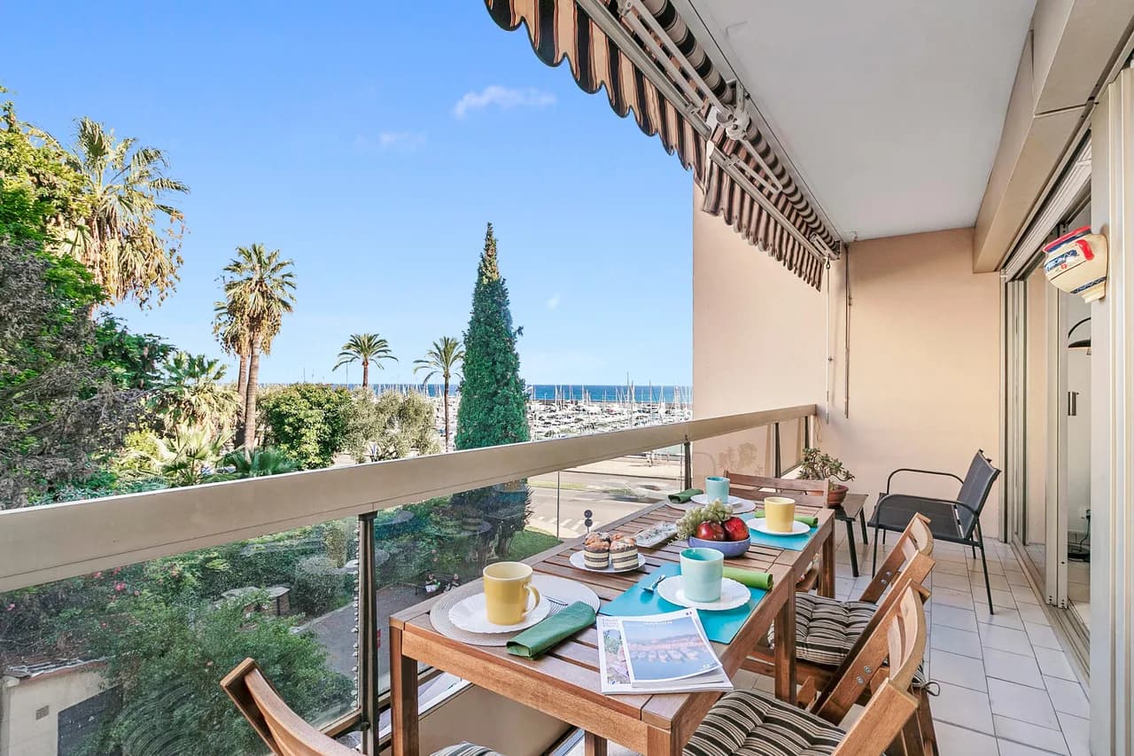 Porte De France - Apartment with Terrace