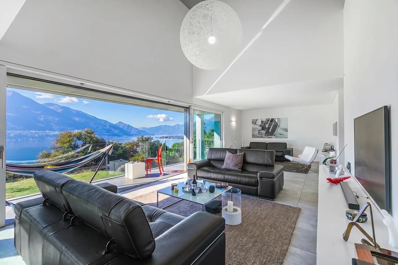 Lakeview Villa with Jacuzzi in Ticino photo 3