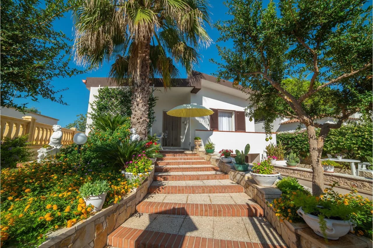 Garden Vacation Home in Maruggio, Puglia, Italy