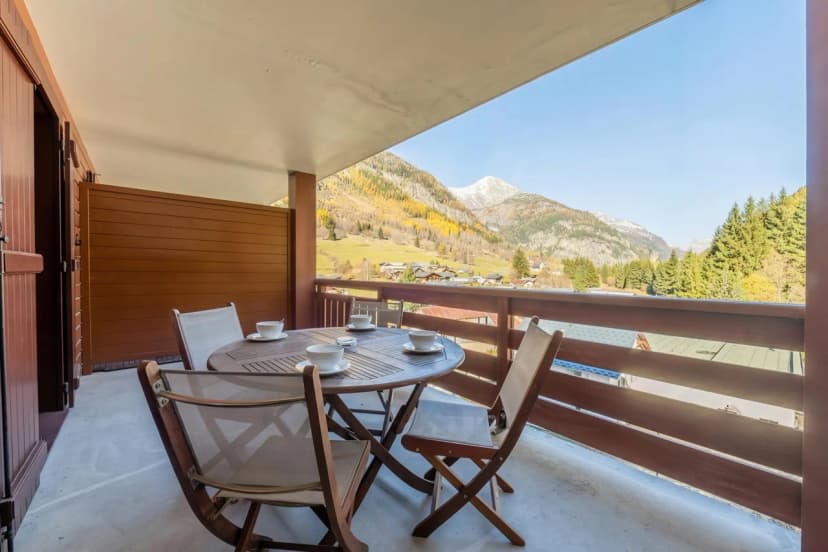 l'Ours Bleu C21 Ski-In at Vallorcine| Shared Pool, Gym & Wellness