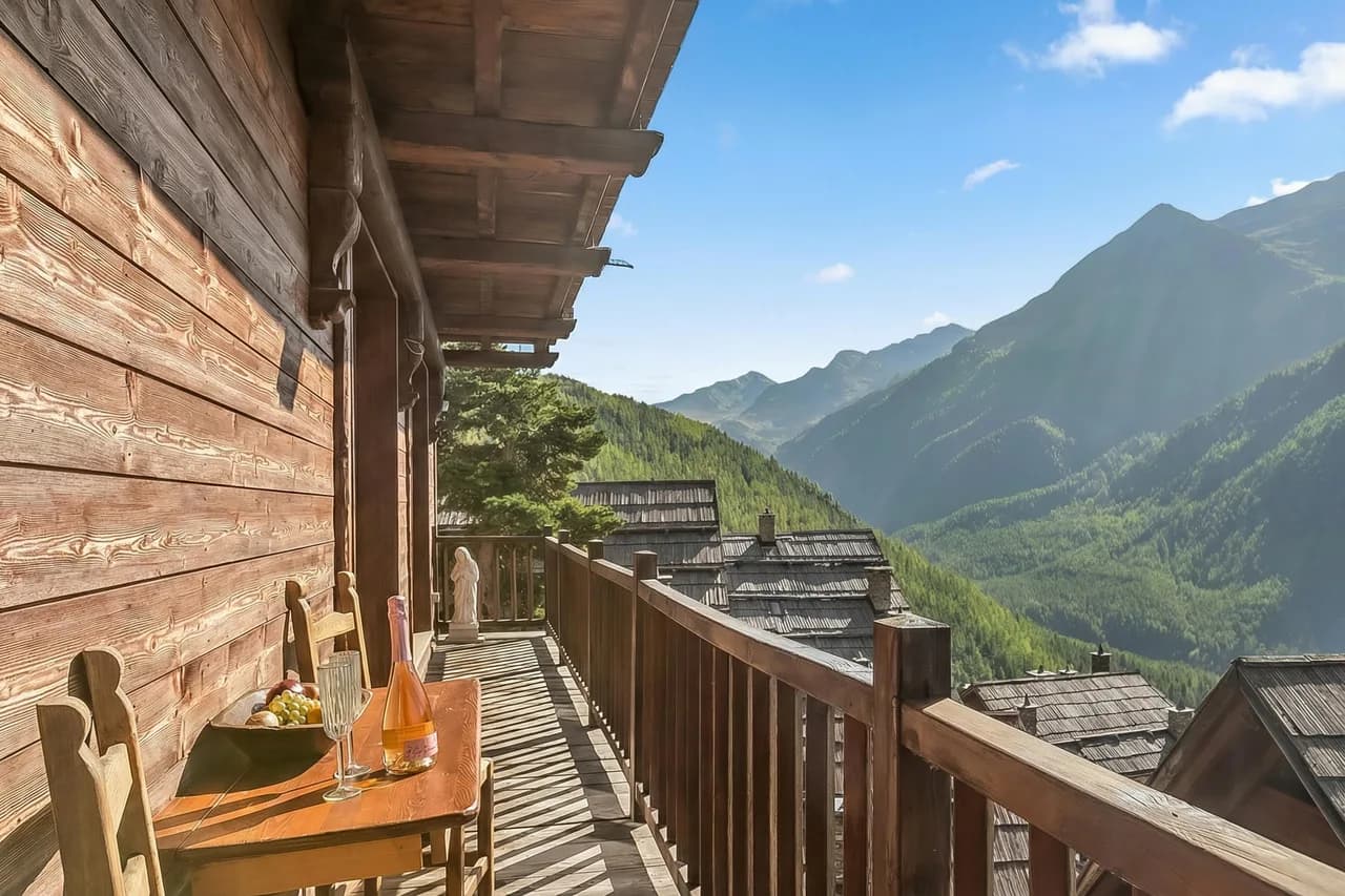 Ski-In/Ski-Out Apartment in Sestriere photo 2