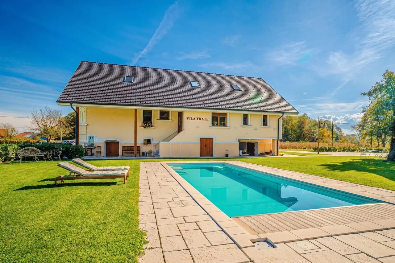 Charming Poolside Apartment in Ljutomer