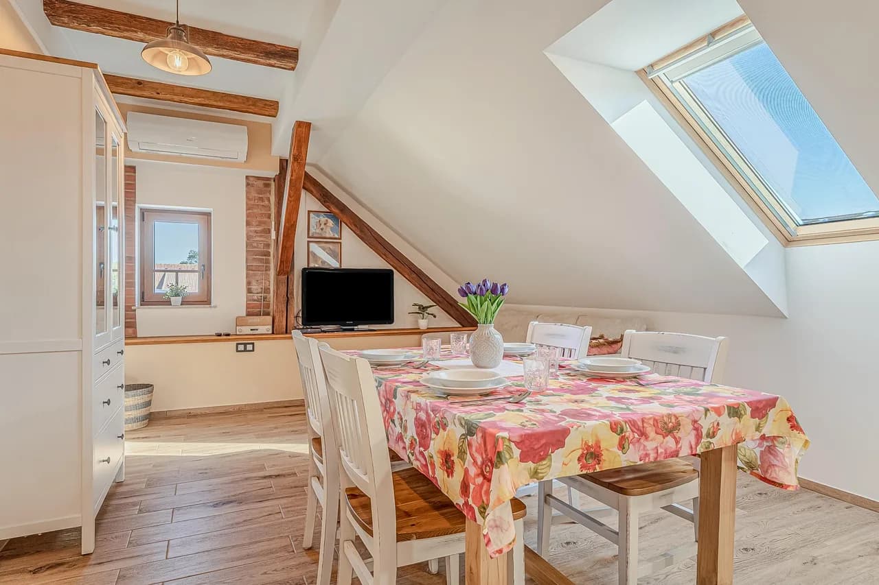 Charming Poolside Apartment in Ljutomer photo 4