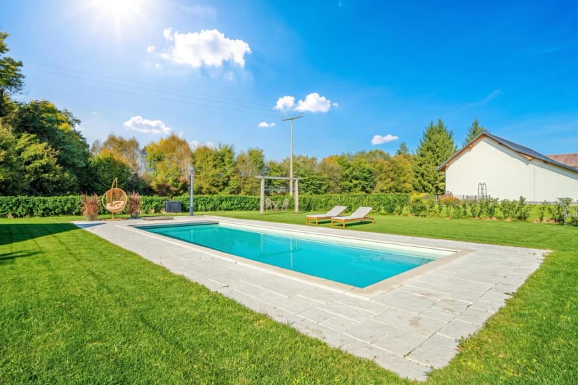 Family Barn Room w/ Shared Pool Škedenj 1