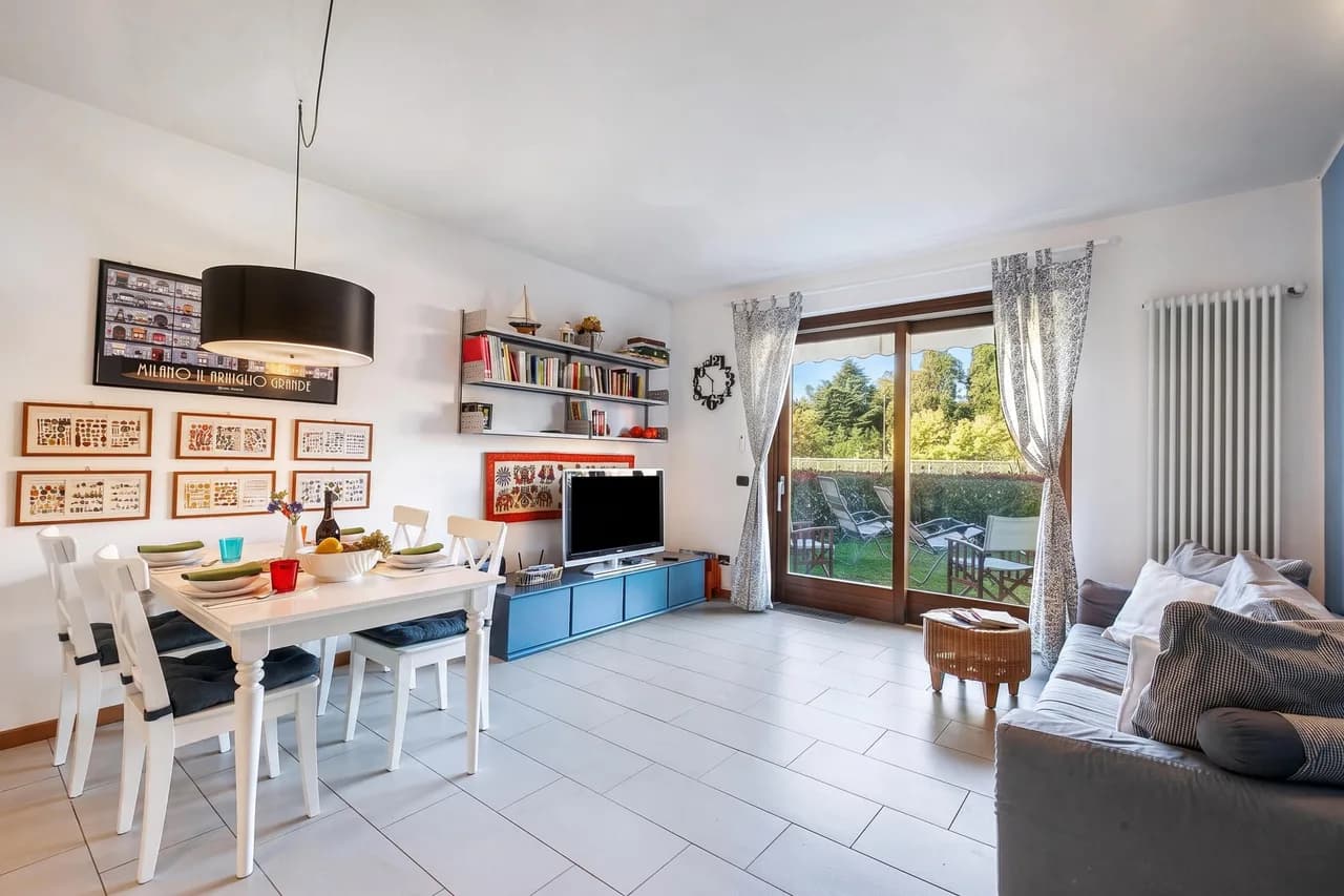 Lakeside Apartment with Shared Pool in Leggiuno photo 3