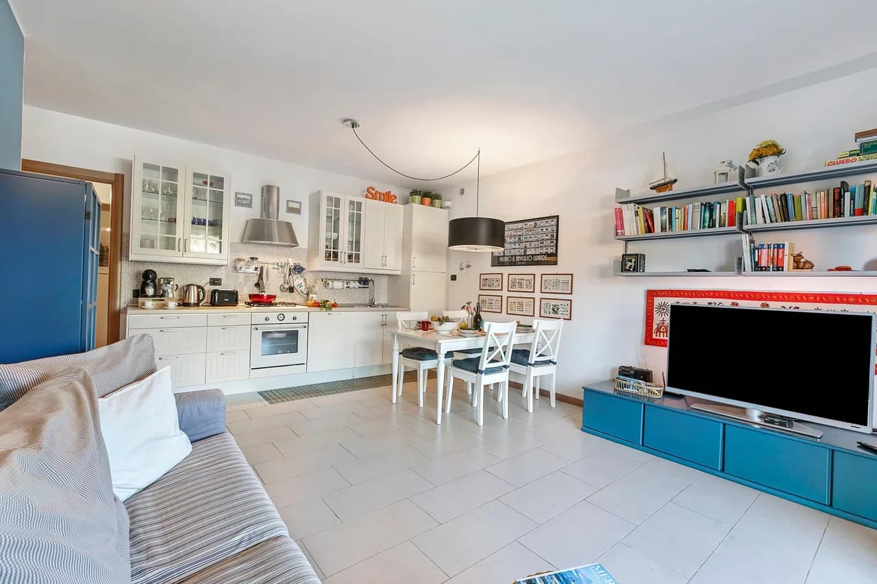 Lakeside Apartment with Shared Pool in Leggiuno photo 4