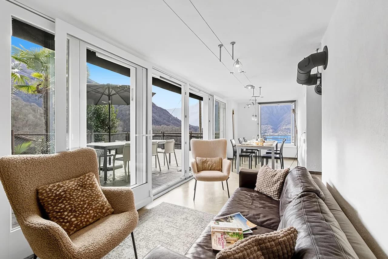 Lakeside Three-Bedroom Apartment in Ticino photo 3