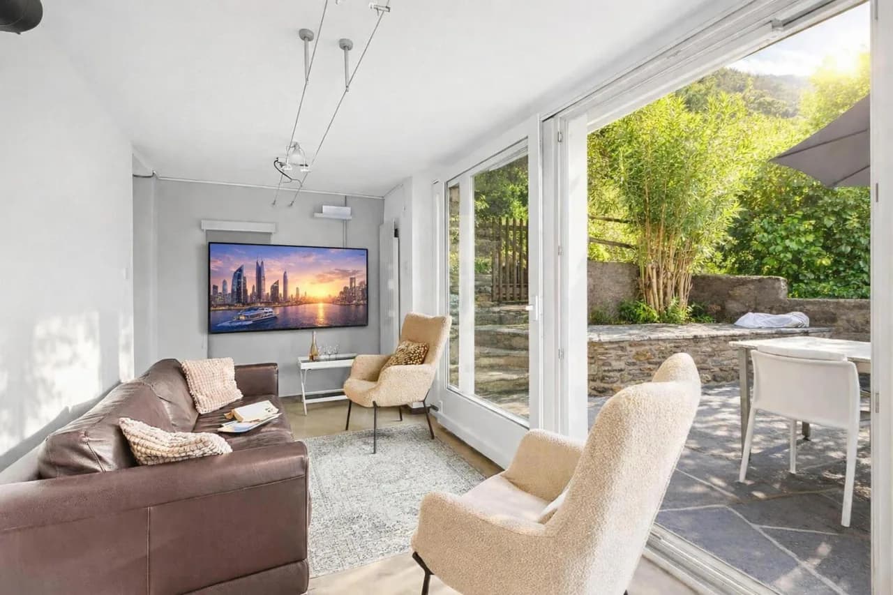 Lakeside Three-Bedroom Apartment in Ticino photo 4
