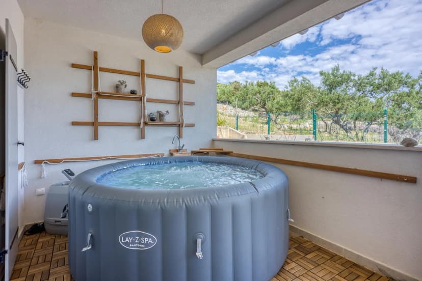 Villa Ancora - Merope Apt /w Jacuzzi & Terrace