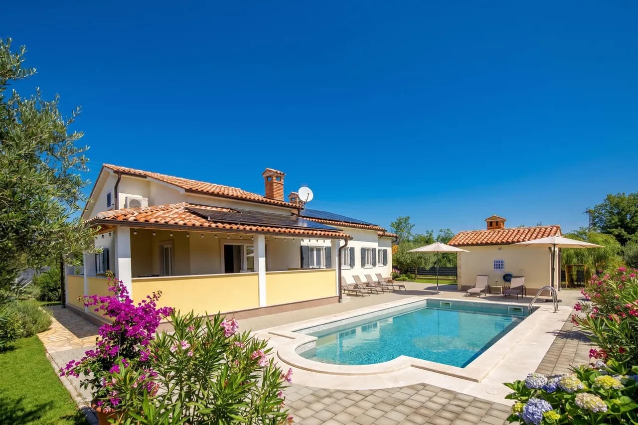 Heated Saltwater Pool Vacation Home in Labin photo 2