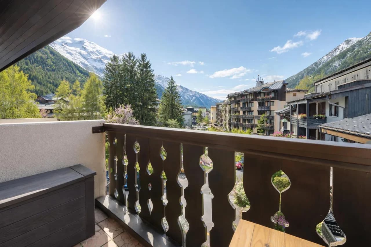 Balcony View Apartment in Chamonix, Auvergne-Rhône-Alpes, France
