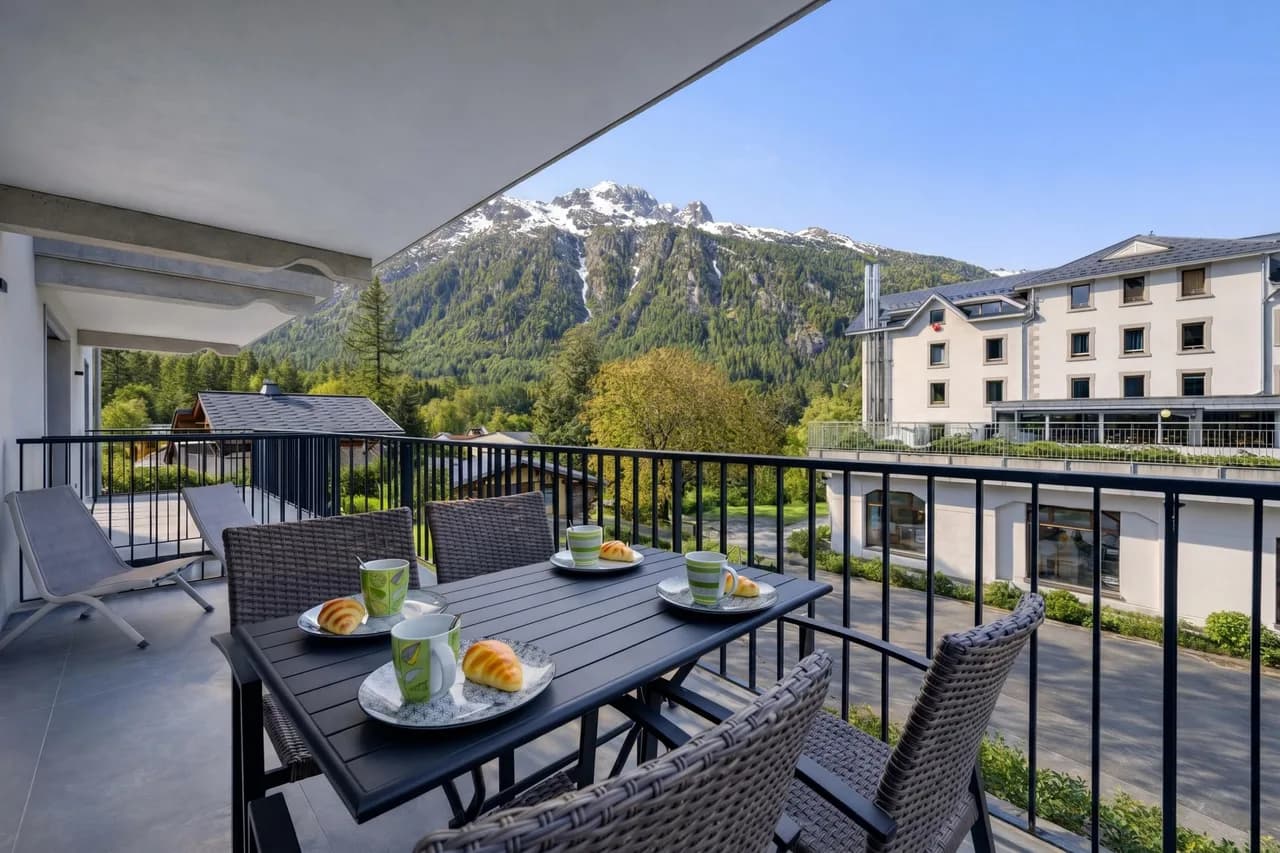 Argentière Center Stay | Balcony Parking