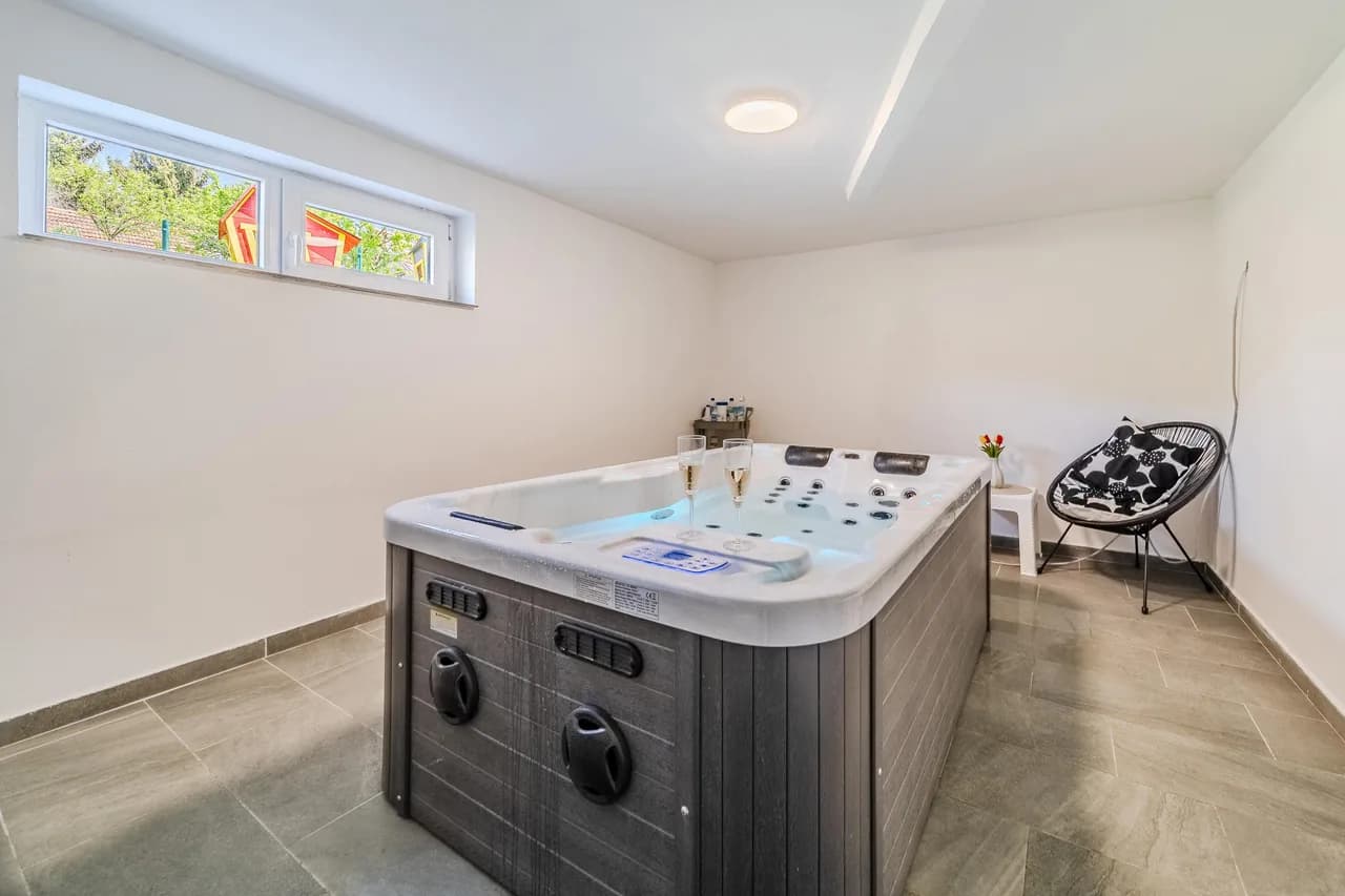 The Blue House with Sauna & Jacuzzi photo 2