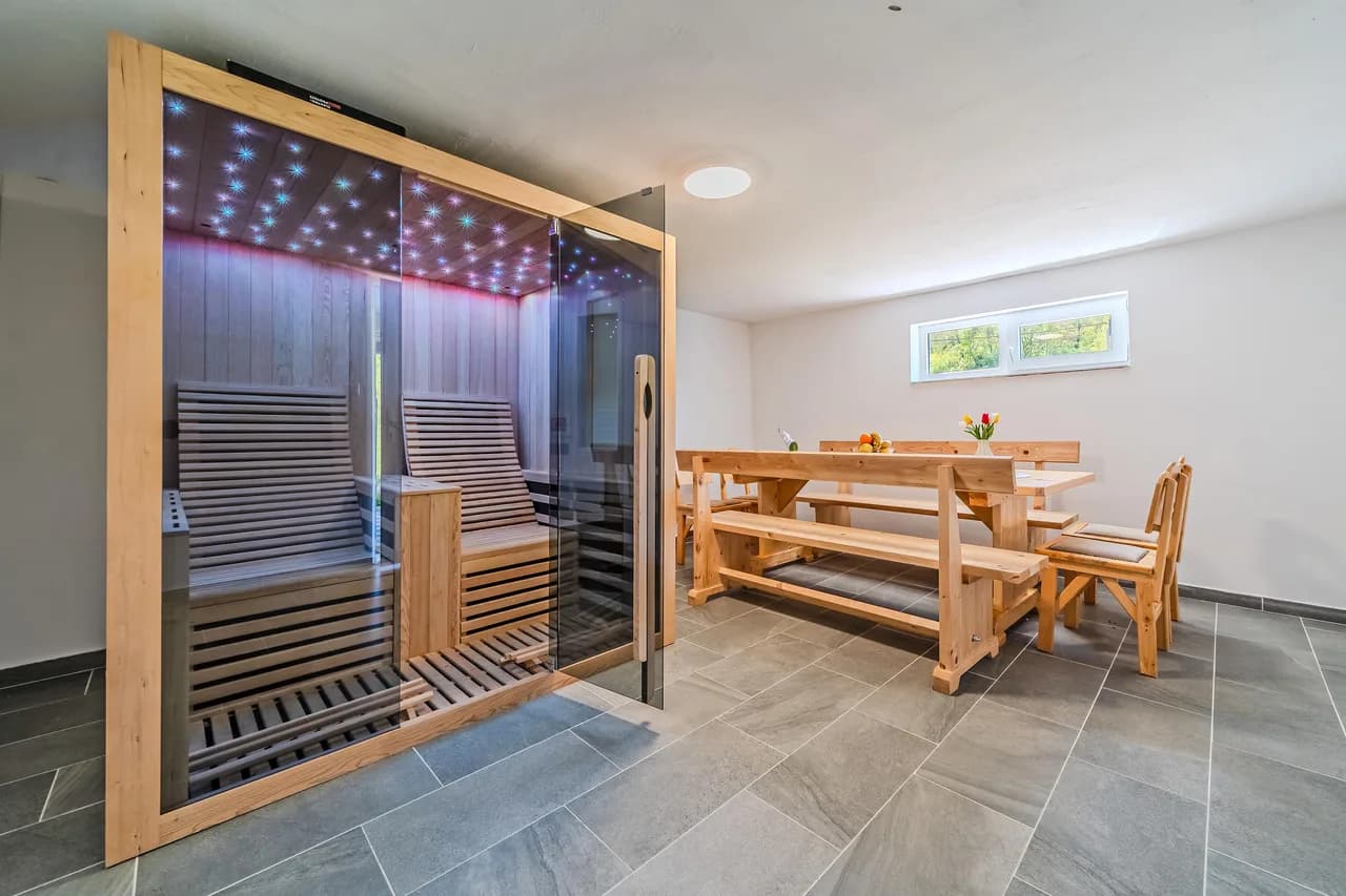 The Blue House with Sauna & Jacuzzi photo 3