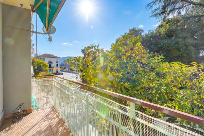 Asia Apartment: 2BR in Laveno Center