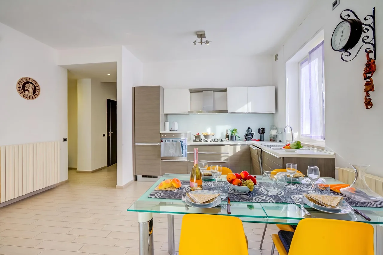 Modern Two-Bedroom Apartment in Laveno Mombello photo 3