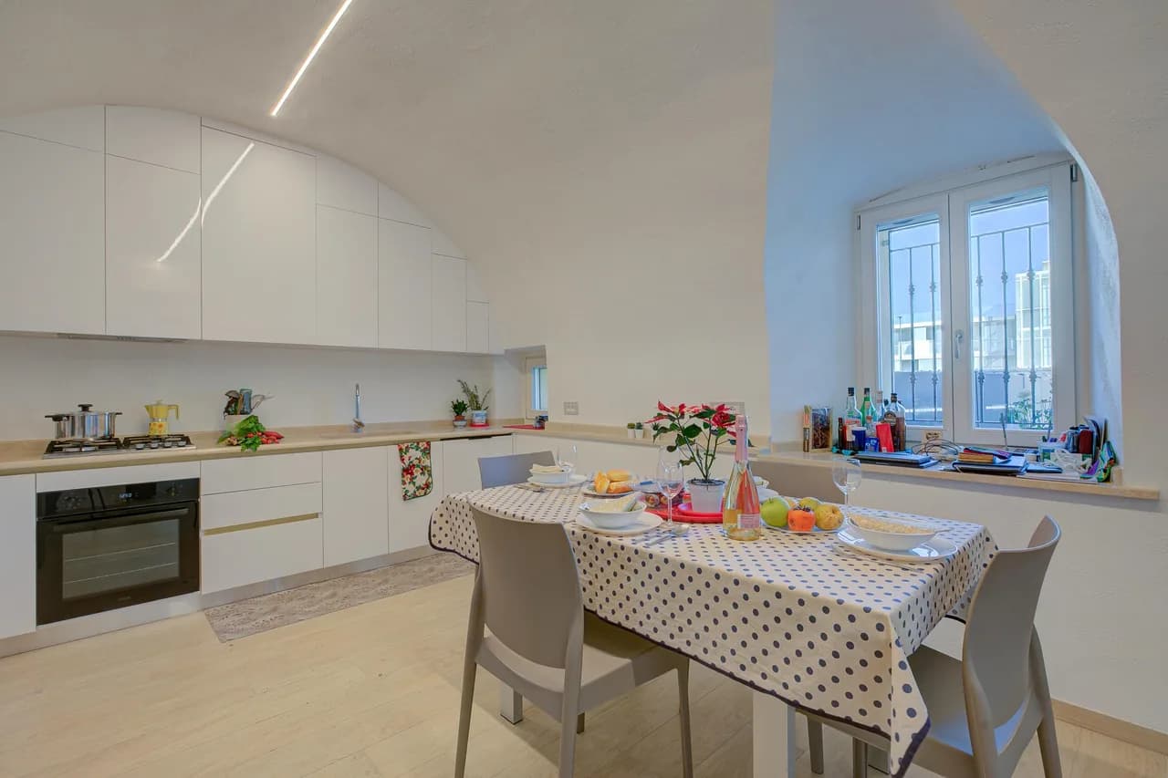 Peschiera few steps from the lake Garden, Terrace, & AC photo 4