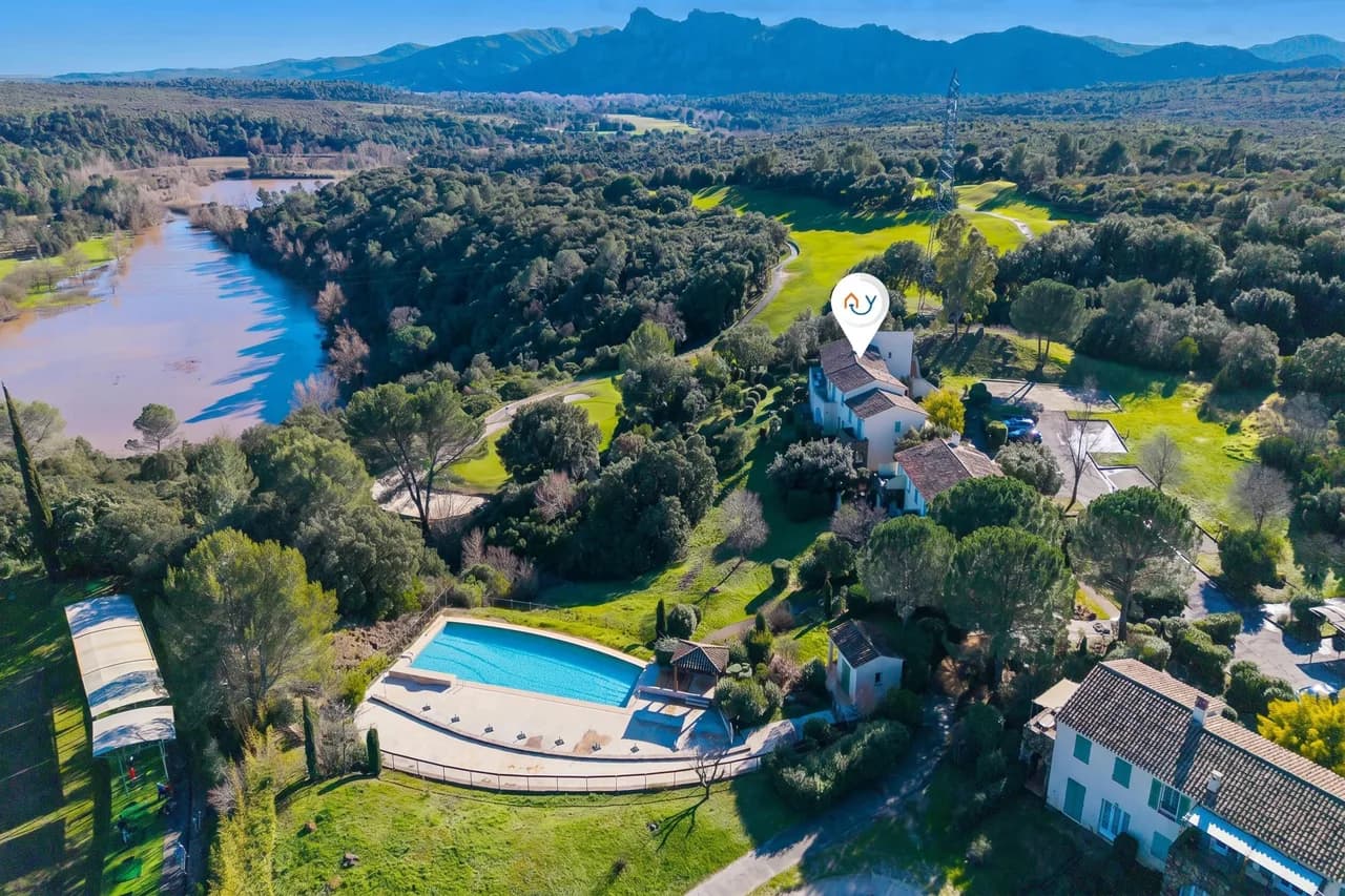 Golf-Adjacent Apartment in Provence Alpes Cote Dazur photo 2