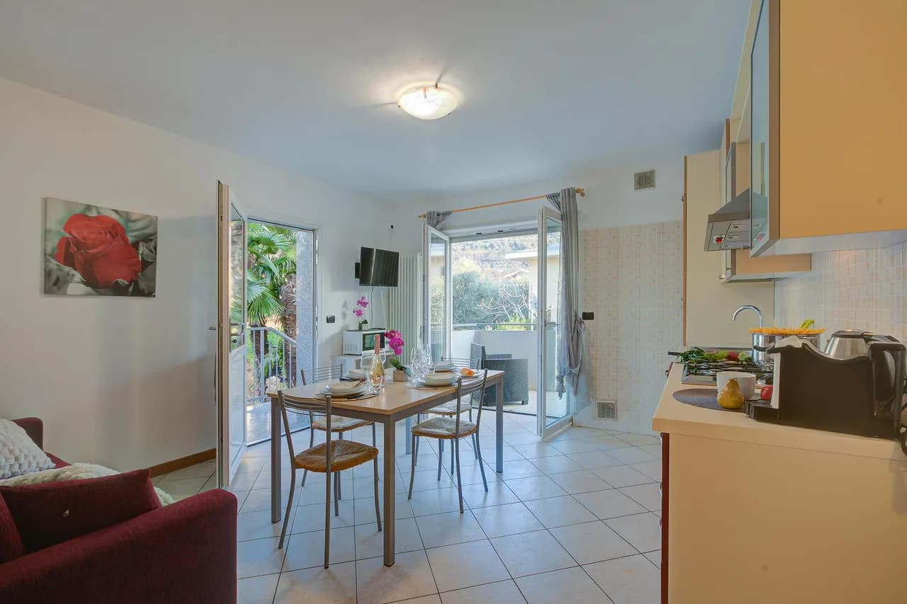 Charming Apartment with Shared Garden in Torbole sul Garda photo 2
