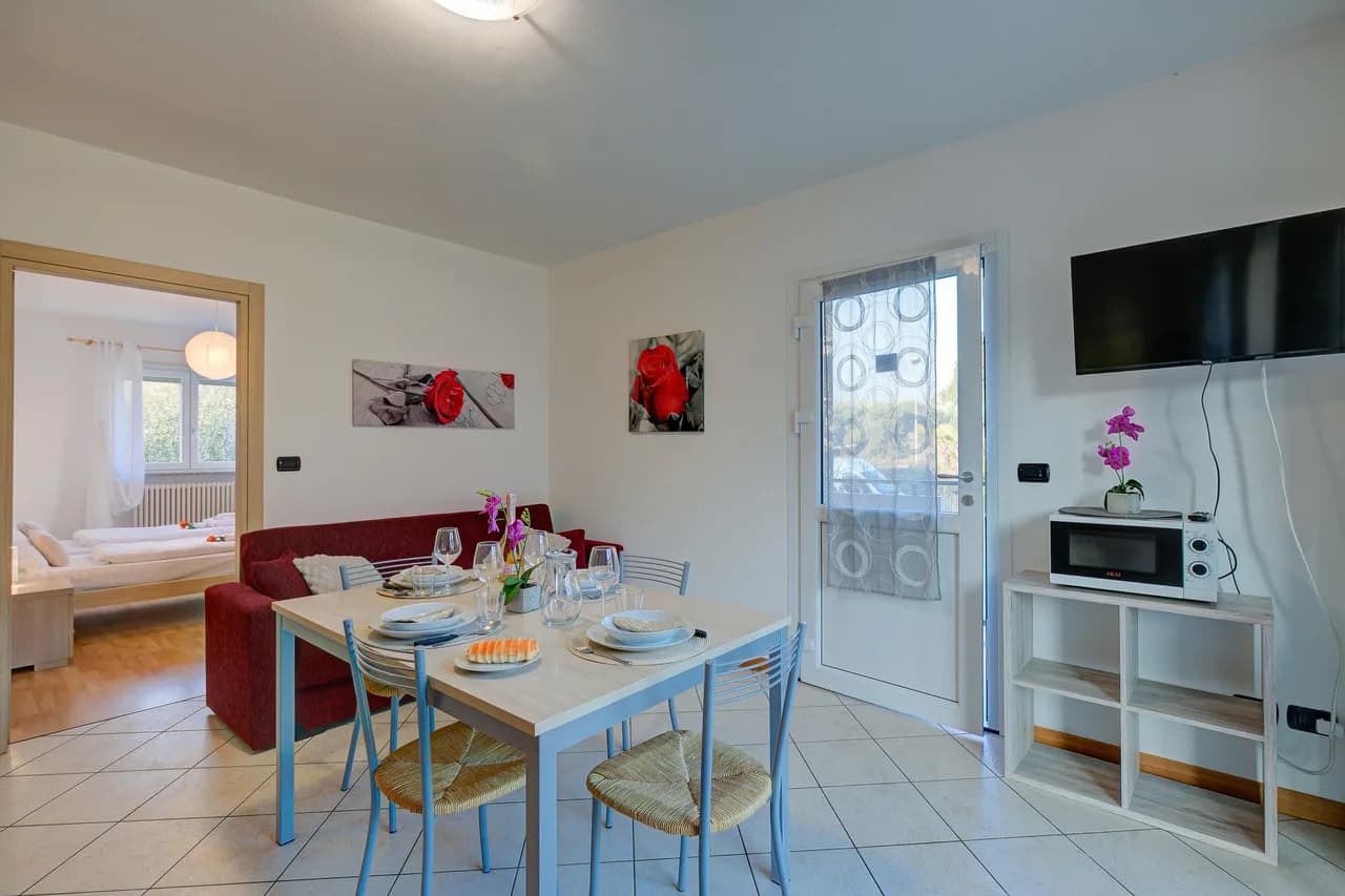 Charming Apartment with Shared Garden in Torbole sul Garda photo 4