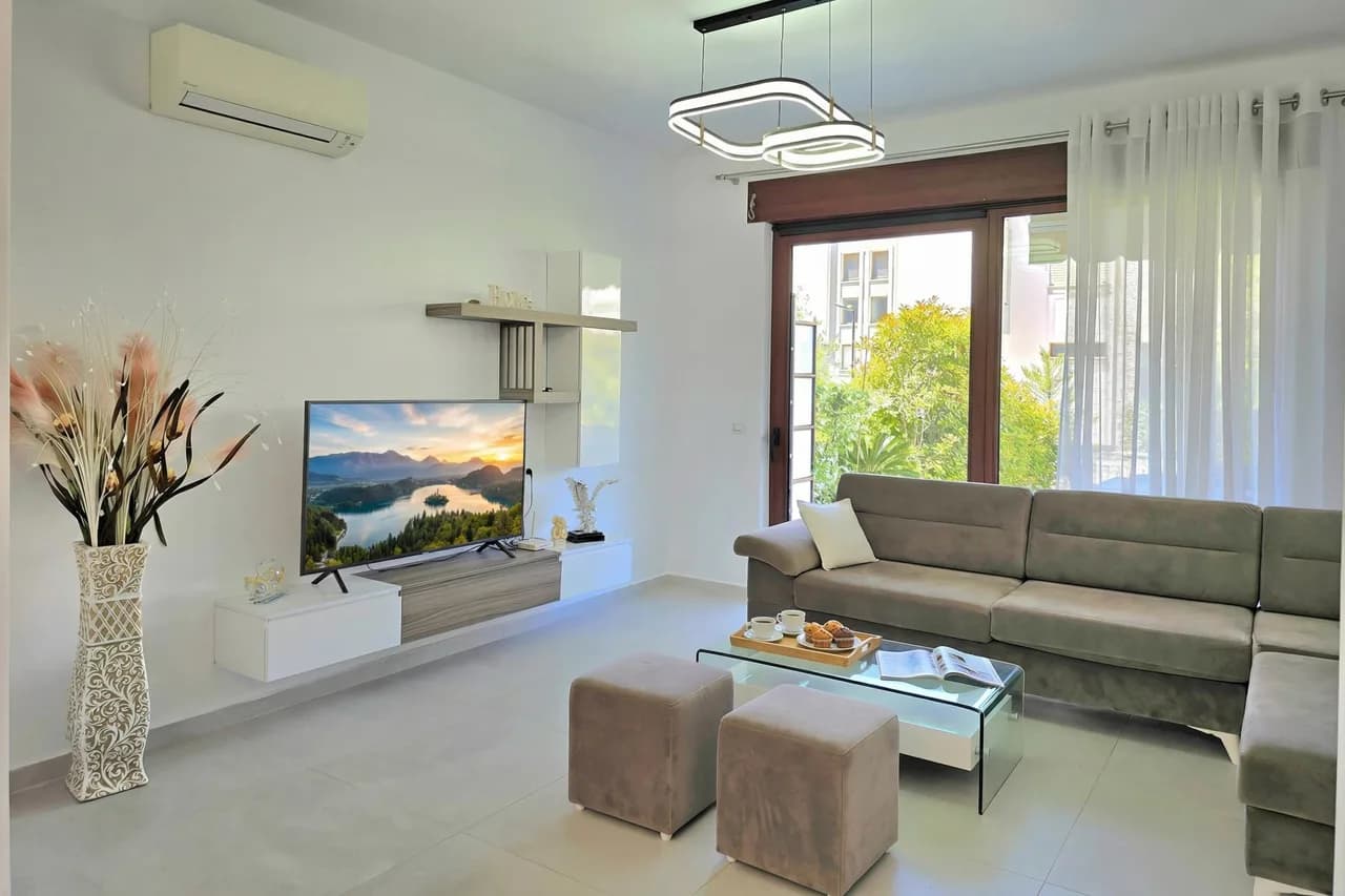 Contemporary Villa Near Beach in Lalzit Bay photo 3