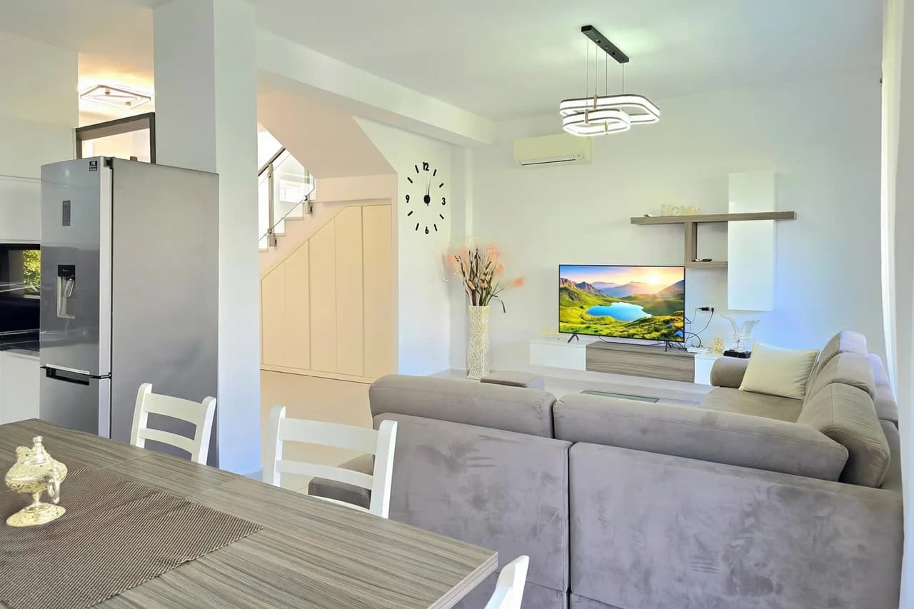 Contemporary Villa Near Beach in Lalzit Bay photo 5