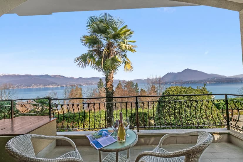 Lake View Escape Apartment with Pool, & Terrace in Stresa