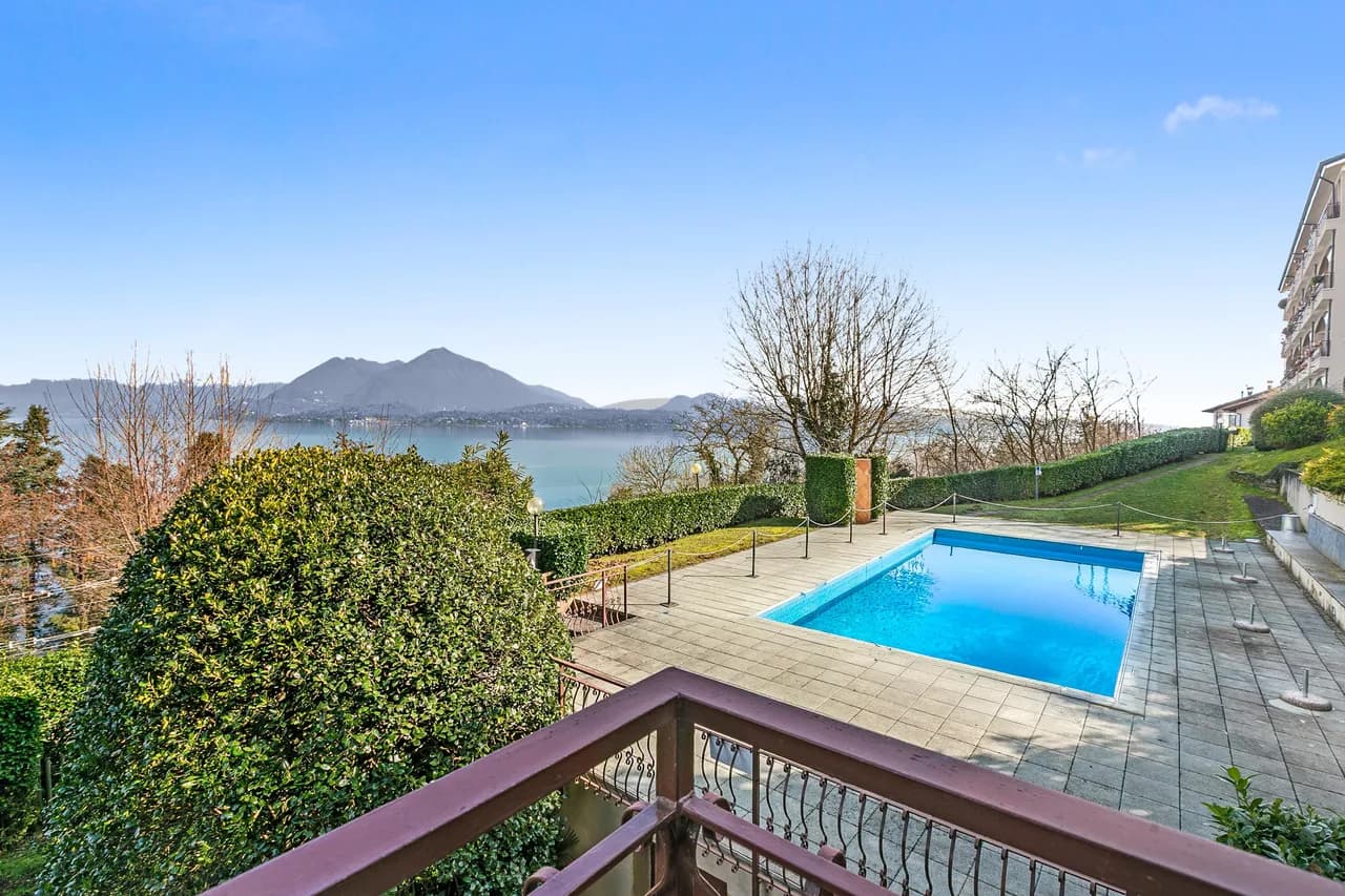 Lake View Escape Apartment with Pool, & Terrace in Stresa photo 3
