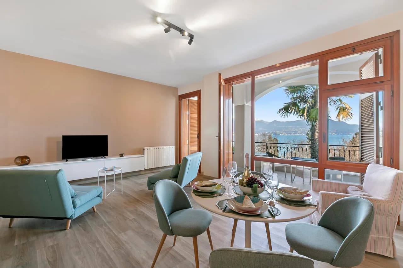 Lake View Escape Apartment with Pool, & Terrace in Stresa photo 4