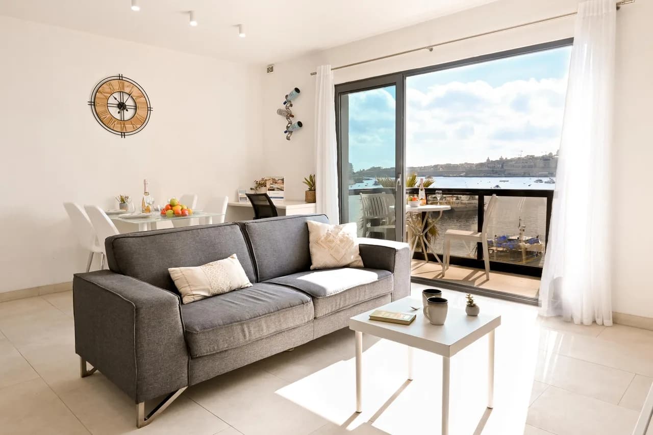 A Sunny Seaview In Central Sliema photo 2
