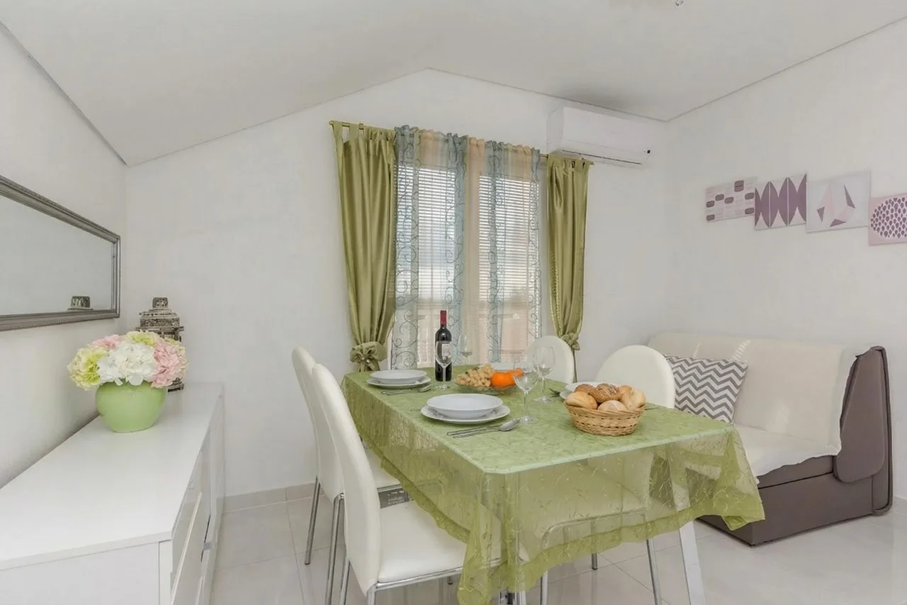 Poolside Apartment in Privlaka photo 4