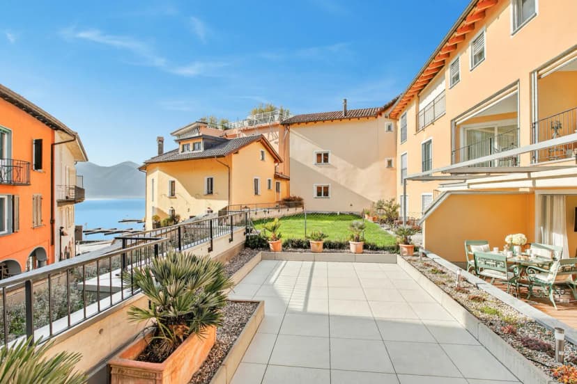 Borgo Corallo Lake-View Terrace in Central Ascona