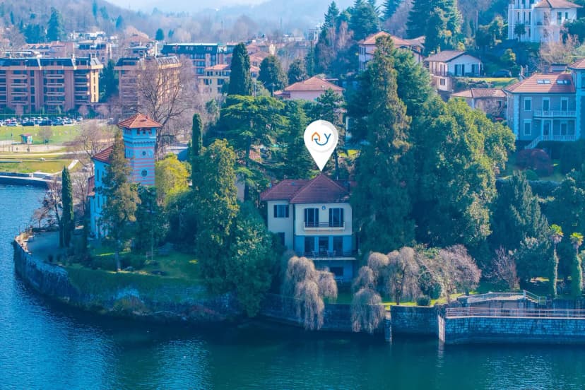 Villa Incanto Sul Lago: Lakefront, Garden & Balconies (Sleeps 7)