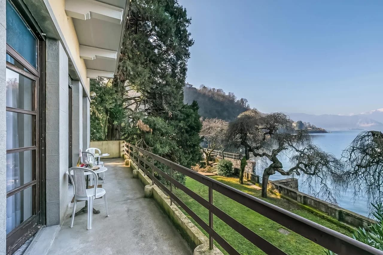 Lakefront Villa with Garden in Laveno Mombello photo 2