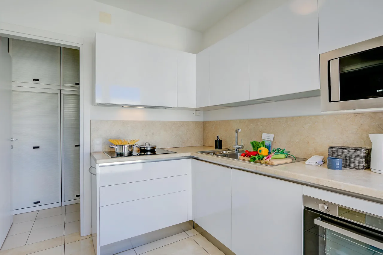 Balcony Apartment with Lake Views in Ticino photo 5