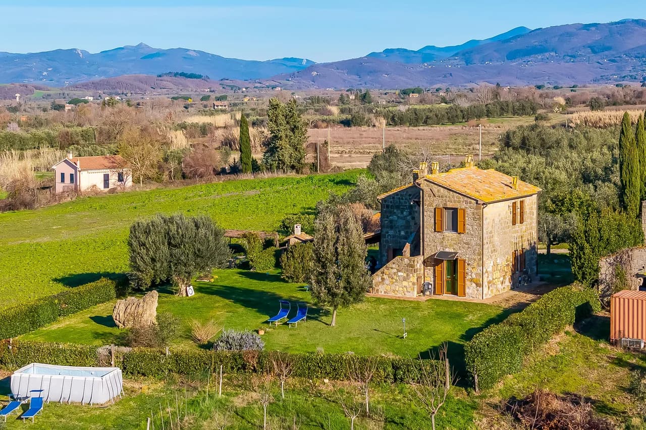 Casale Le Sorgenti - Farmhouse with Pool for 8
