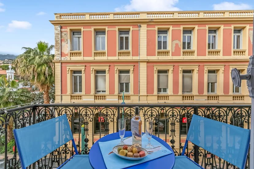 The Menton Townhouse with Balcony