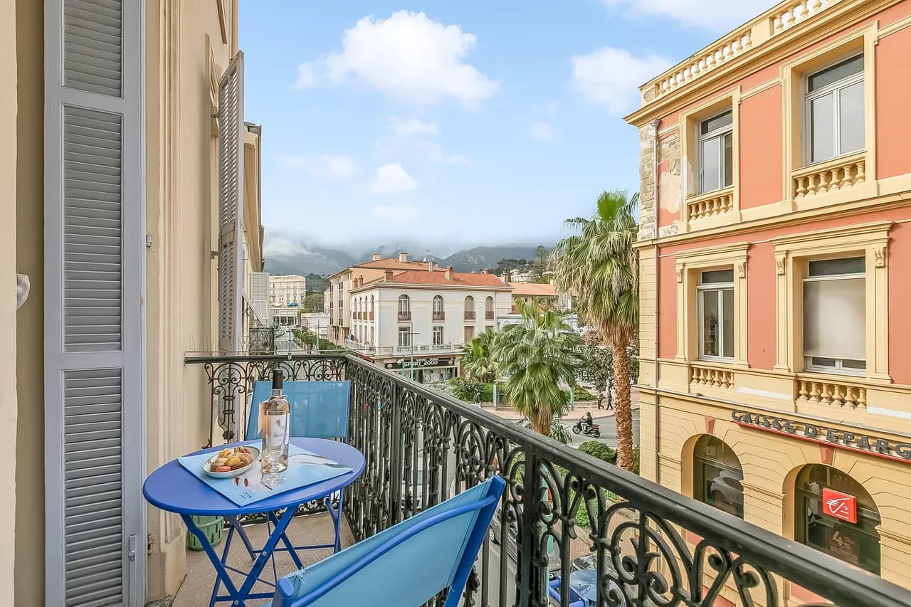 The Menton Townhouse with Balcony photo 2