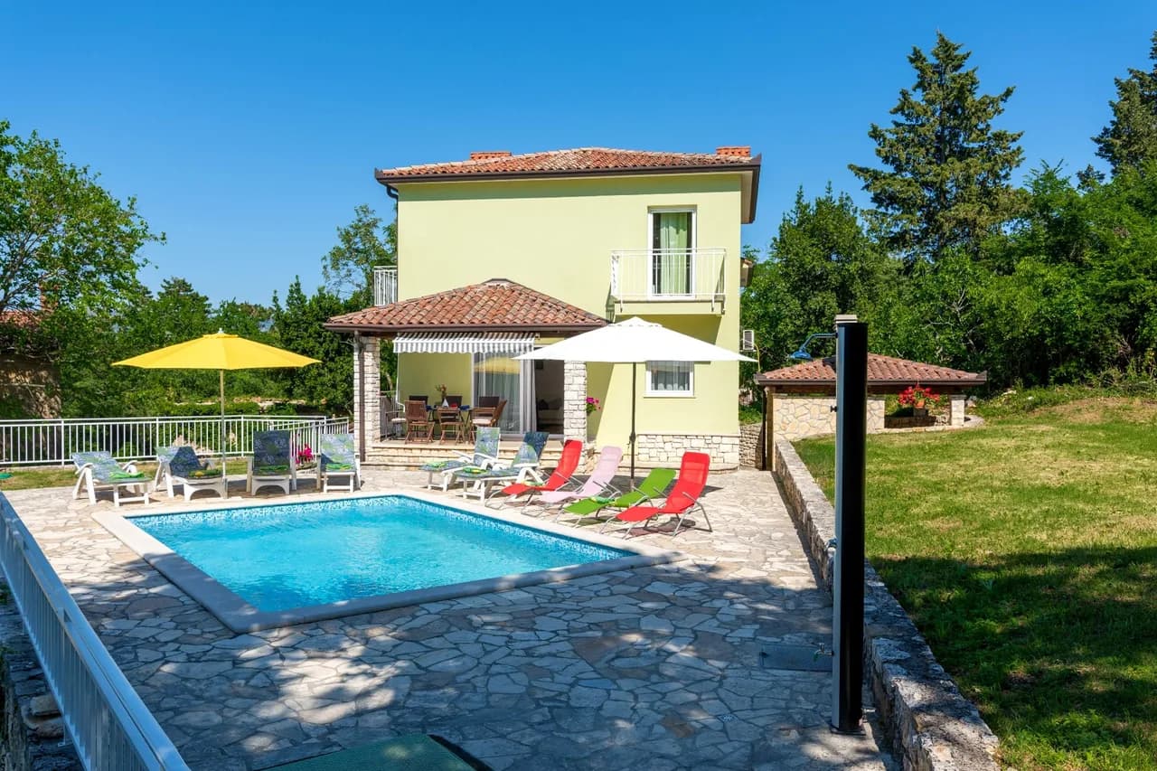 Secluded Retreat with Lush Gardens in Labin photo 2