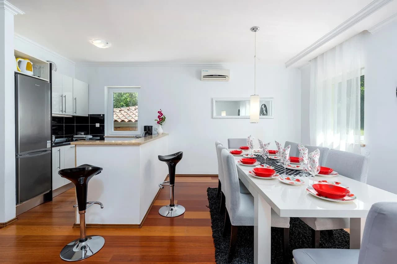 Secluded Retreat with Lush Gardens in Labin photo 5