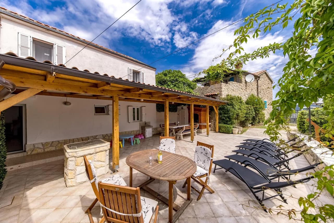 Secluded Vacation Home in Lopar photo 3