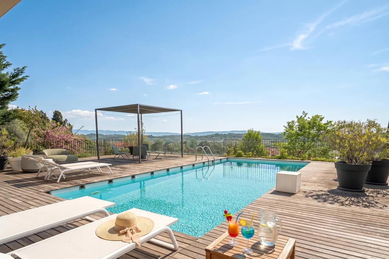 Heated Infinity Pool Villa in Dobrovo v Brdih