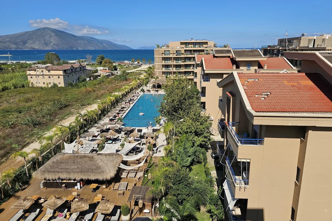 Pool Side Apartment photo 2